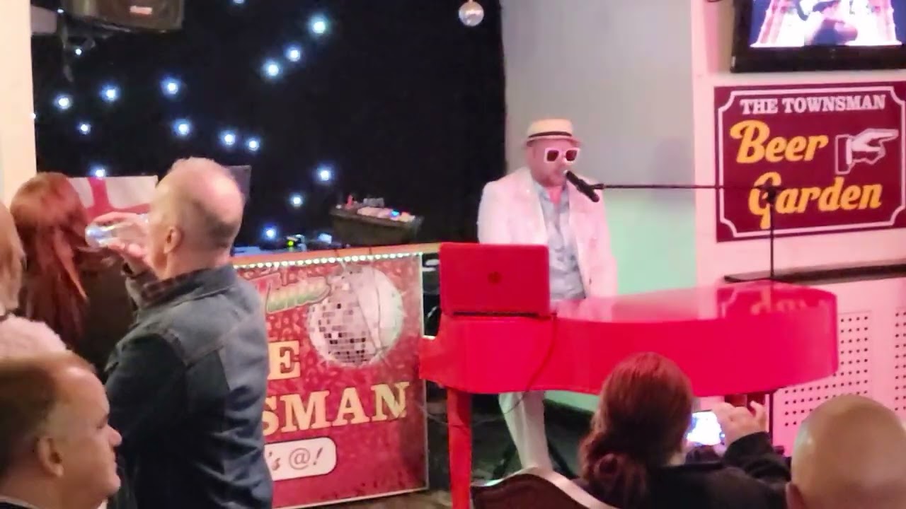 Friday Night Elton John Comes To The Townsman Pub Blackpool What A Crackin Night