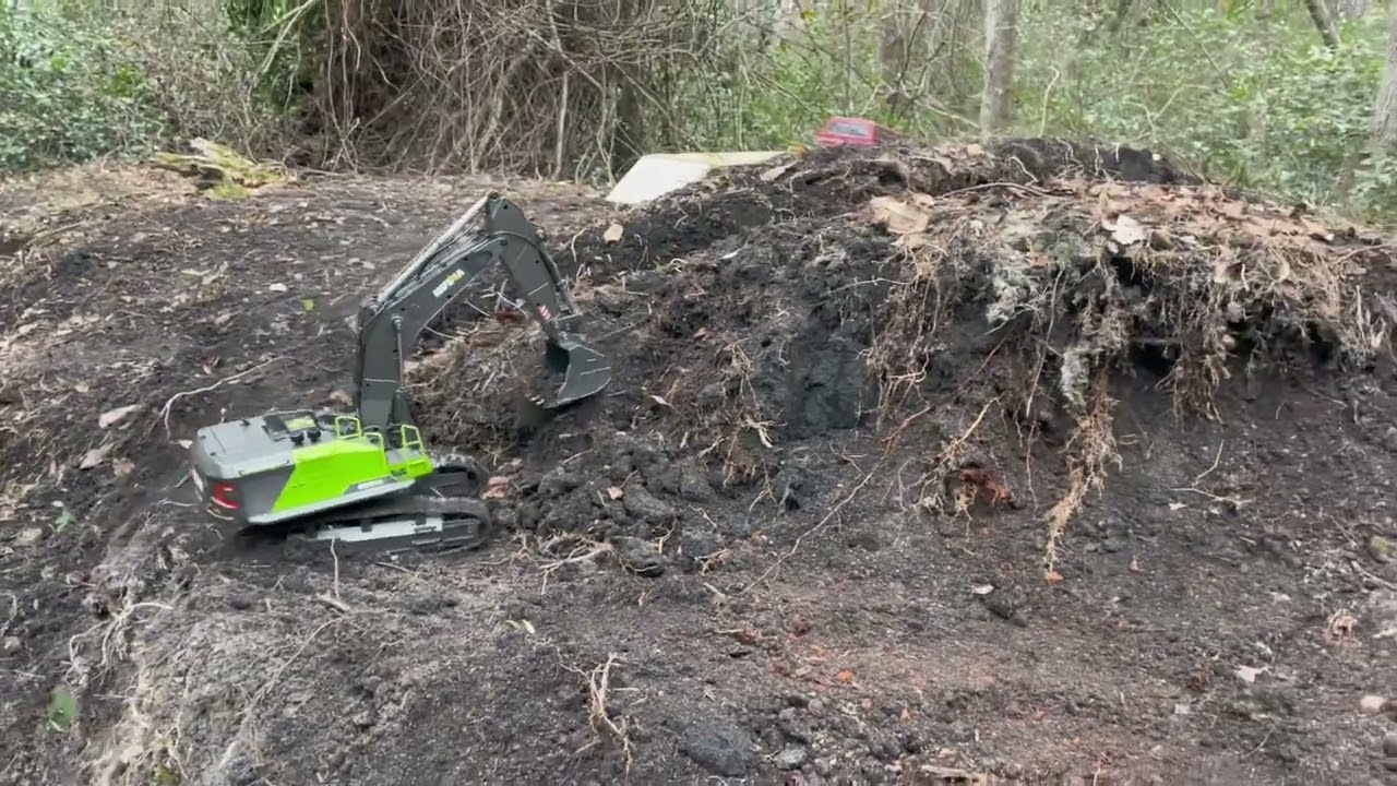 Huina 1593 and Trx-4 Trail Clearing