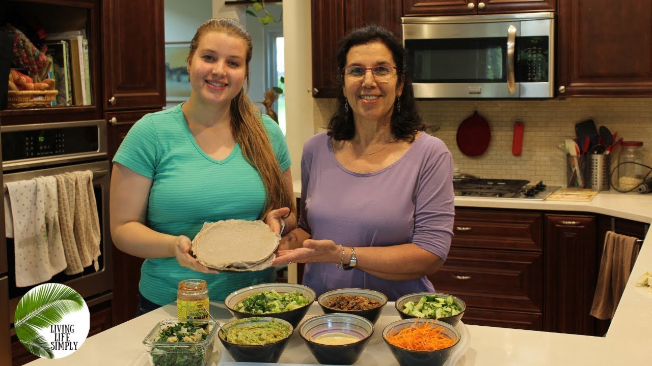 My mom teaches me how to make BUCKWHEAT TORTILLAS 🌮/ Vegan