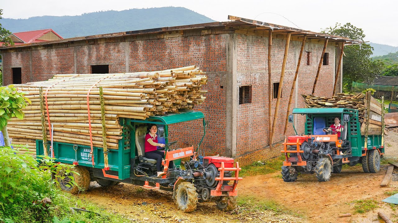 Use Truck To Transporting A Lot Of Formwork And Bamboo for House Construction Projects