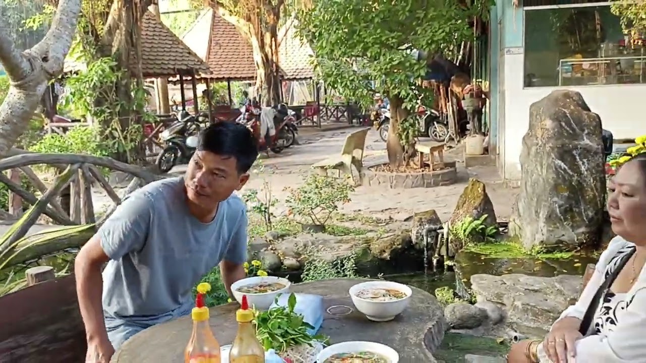 VỀ CỦ CHI ĂN BÚN BÒ CÙNG BẠN