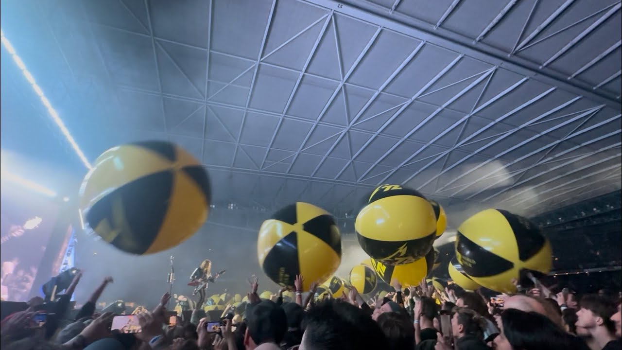 Metallica - Seek and Destroy, live in Melbourne Australia, November 8 2025, ball drop Season 72 tour