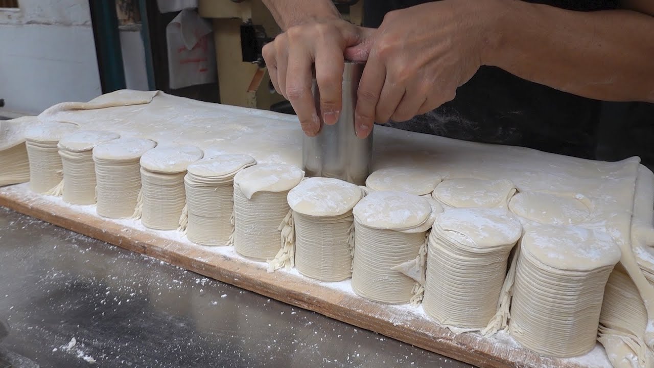 Dumpling Wrappers Making, Handmade Dumplings / 水餃皮製作, 手工水餃 - Taiwanese Street Food
