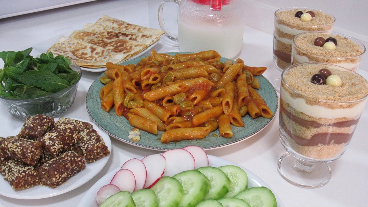 فطور وسحور ٩ رمضان🌙معكرونه لذيذة جدأ مع مناقيش و حلا تراب الملوك
