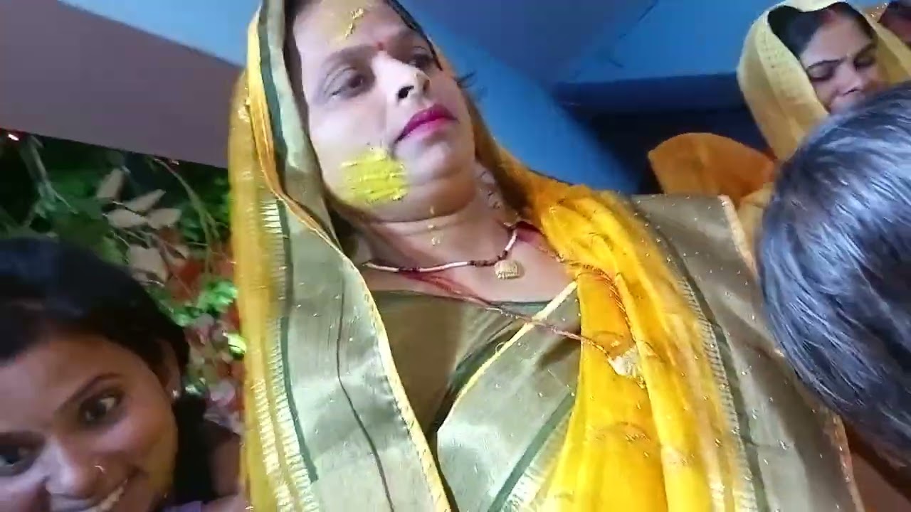अपने लाड़ो को हल्दी लगाव शखी