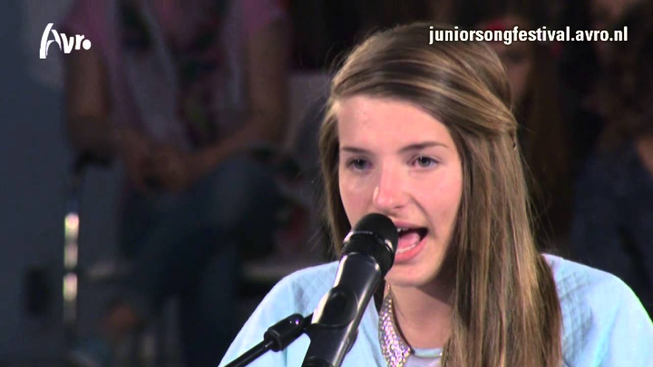 Julia - Around | Finale auditie Junior Songfestival 2014