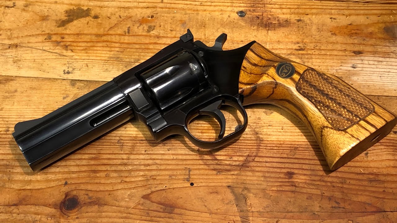 Grip Change / Dan Wesson
