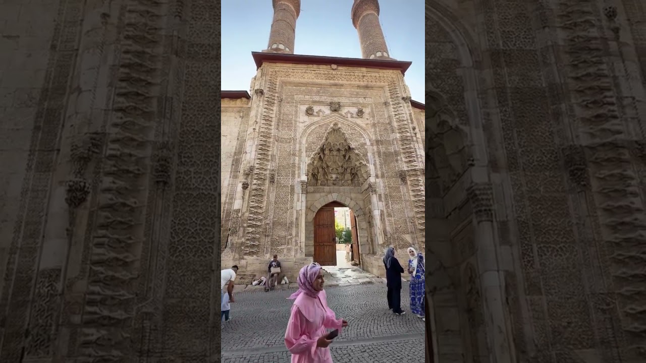 Медресе с двойным минаретом (Сивас) 