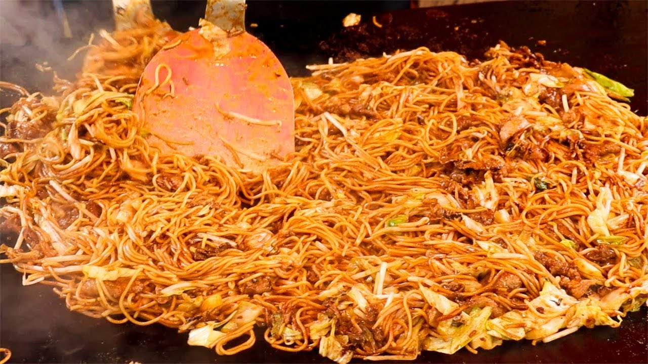 Japanese Street Food - YAKISOBA Omelette Stir Fried Noodle with egg Kuromon Osaka Japan