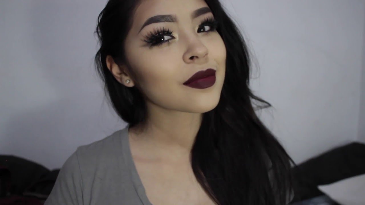 DRAMATIC MAKEUP