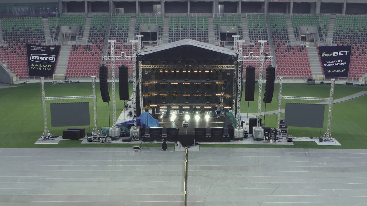 Stadion GKS Tychy. Budowa Sceny na Disco Dance Festiwal