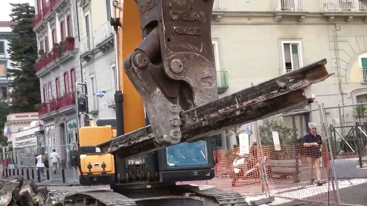 Servizio traffico in tilt, lavori in corso a Napoli