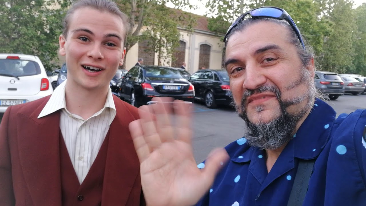 Nastri D'argento 2020: Giulio Pranno saluta i fan col Salutatore