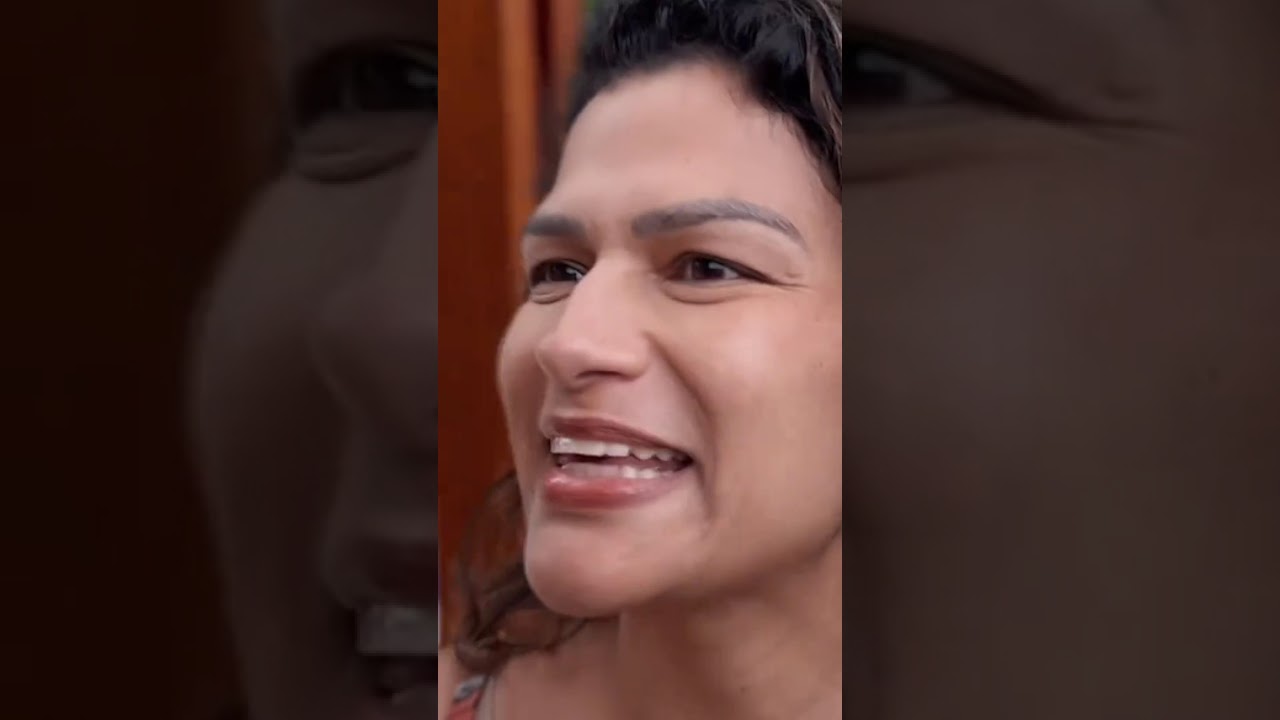 Ele gritou com a minha filha, aqui não.