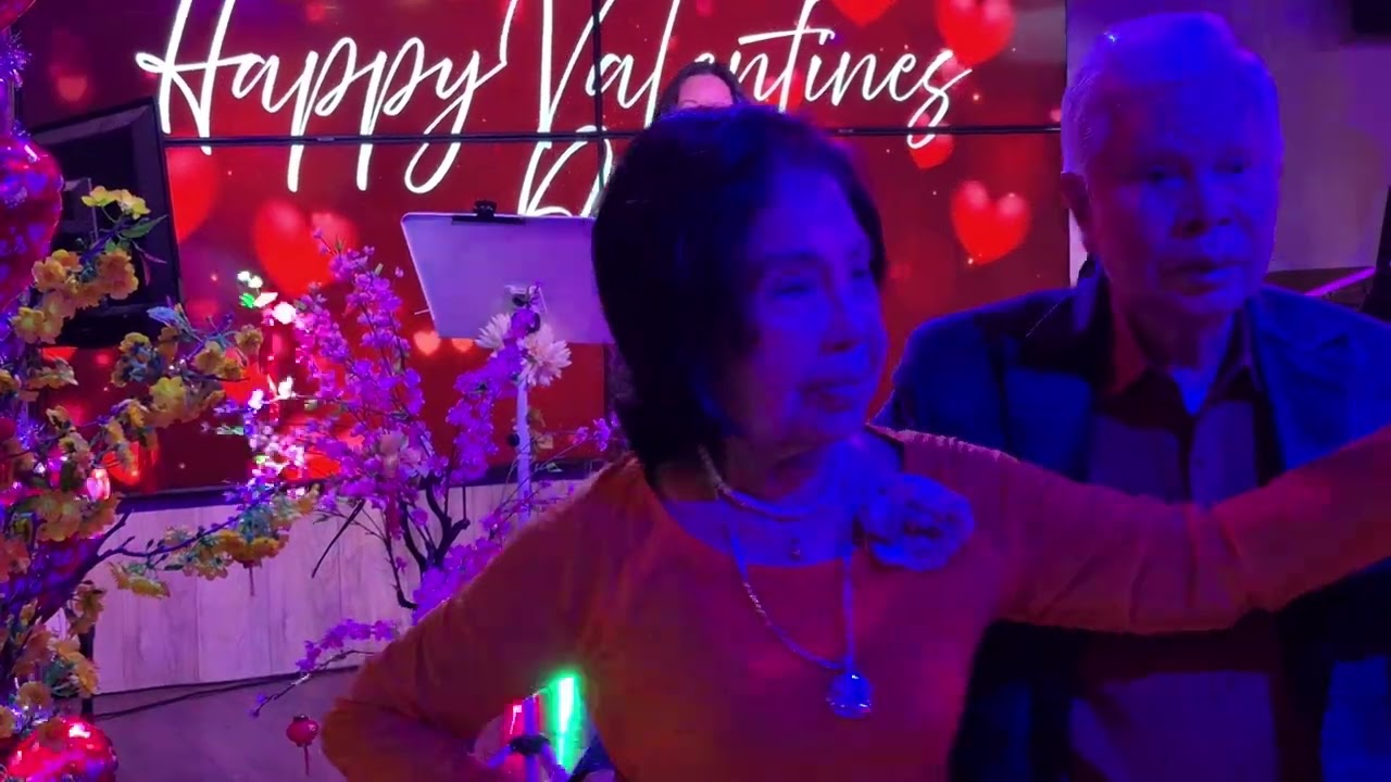 Khúc hát thanh xuân  . Hồng Thúy  trình bày  .