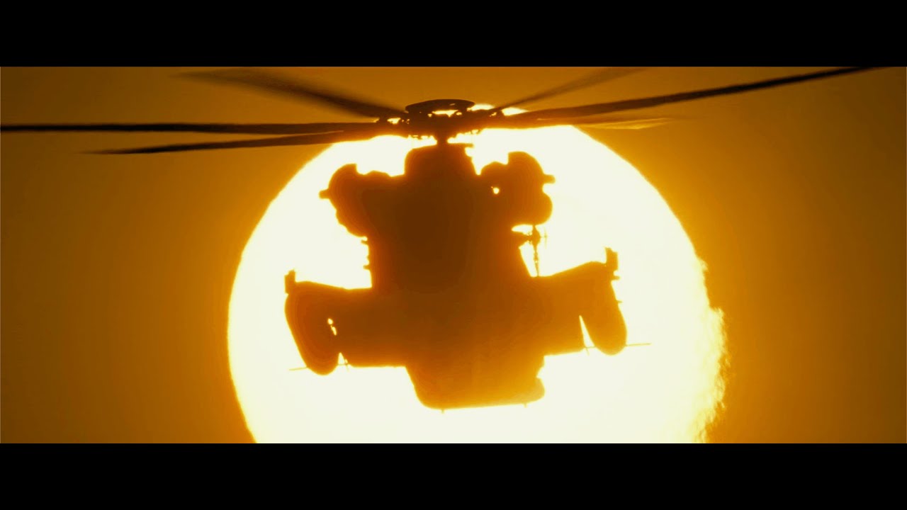 Decepticon Attacks US Military Base in Qatar : Transformers 2007 (4K)