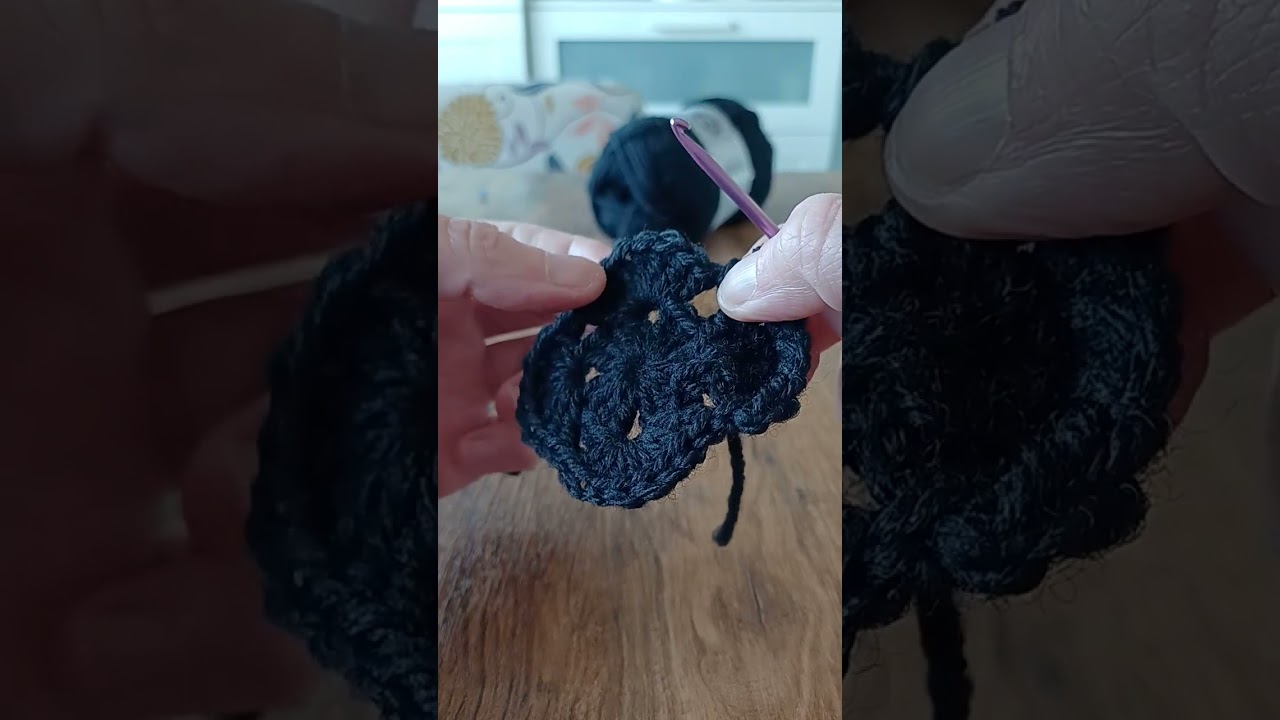 4- kulmainen virkattu neli&ouml; / 4-cornered crochet piece @langastalamminta