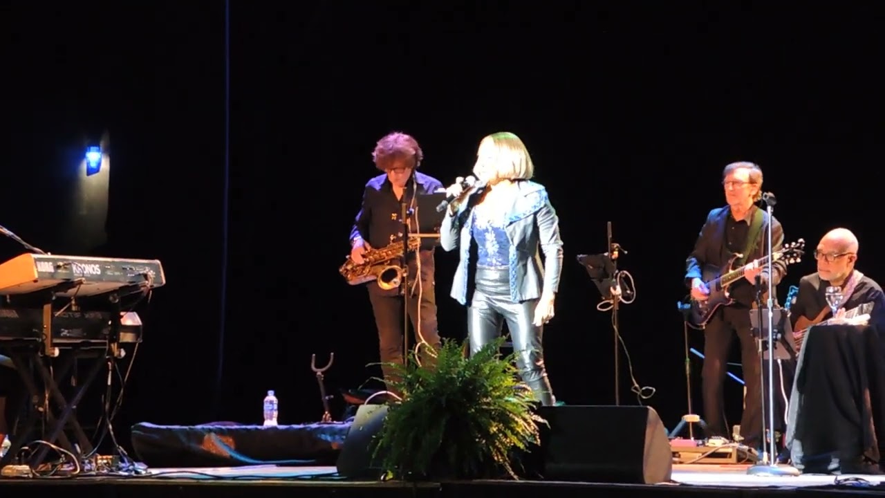 Darlene Love   