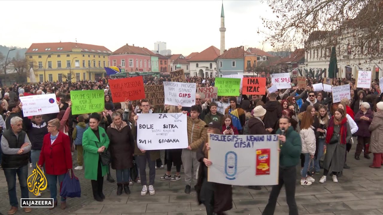 Hiljade ljudi na protestima u Tuzli zbog poskupljenja javnog prijevoza