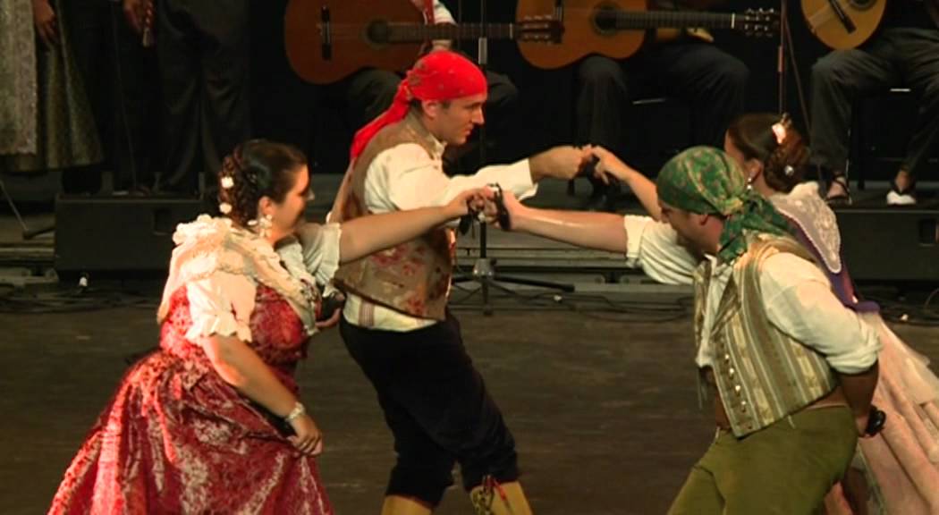 Bailes tradicionales en el Teatro Principal de Valencia