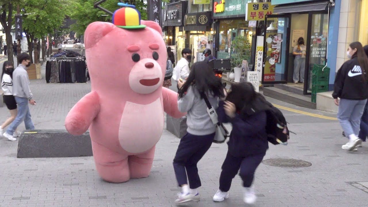 Giant bear Prank 