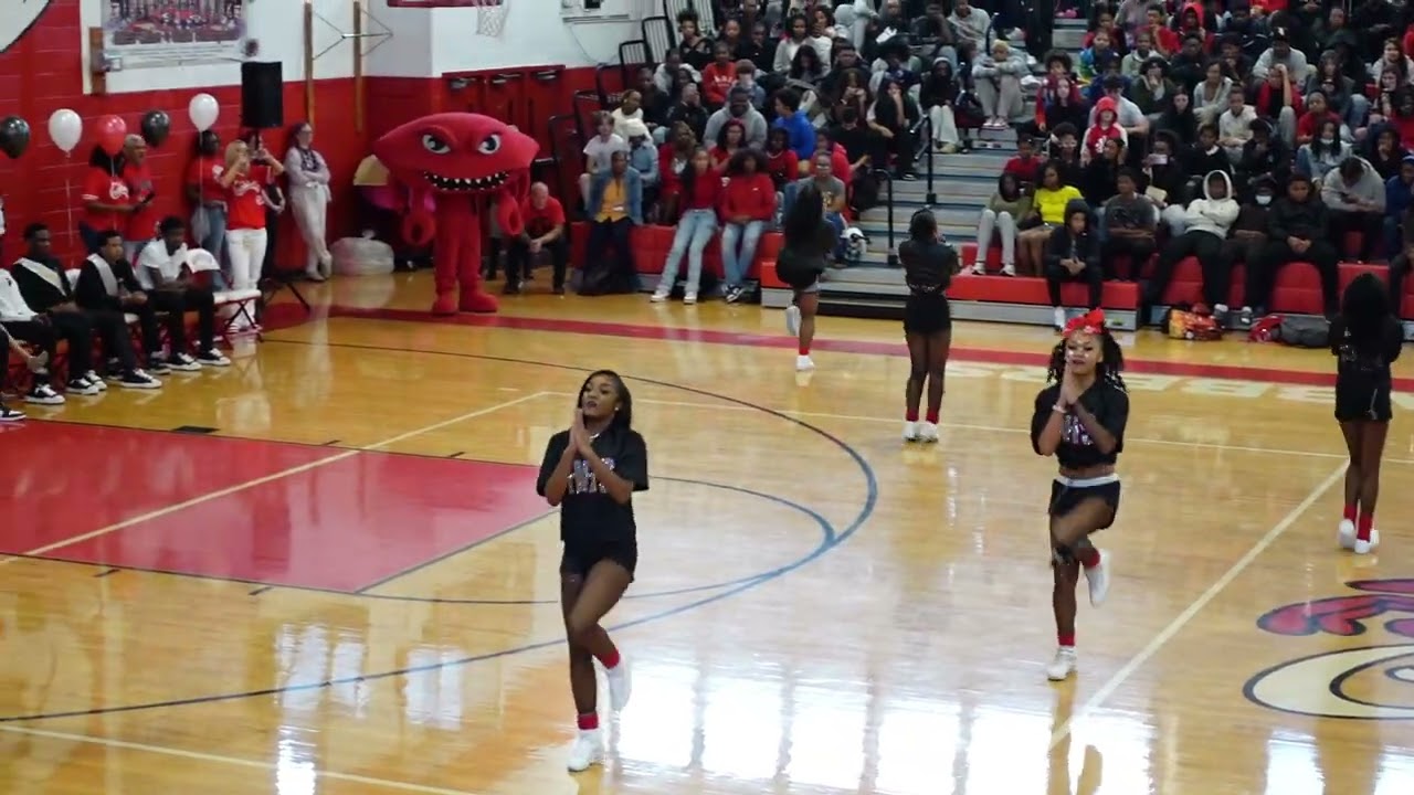 Hampton High School Varsity Crabber Cheerleaders | 2025 Homecoming Pep Rally Performance 