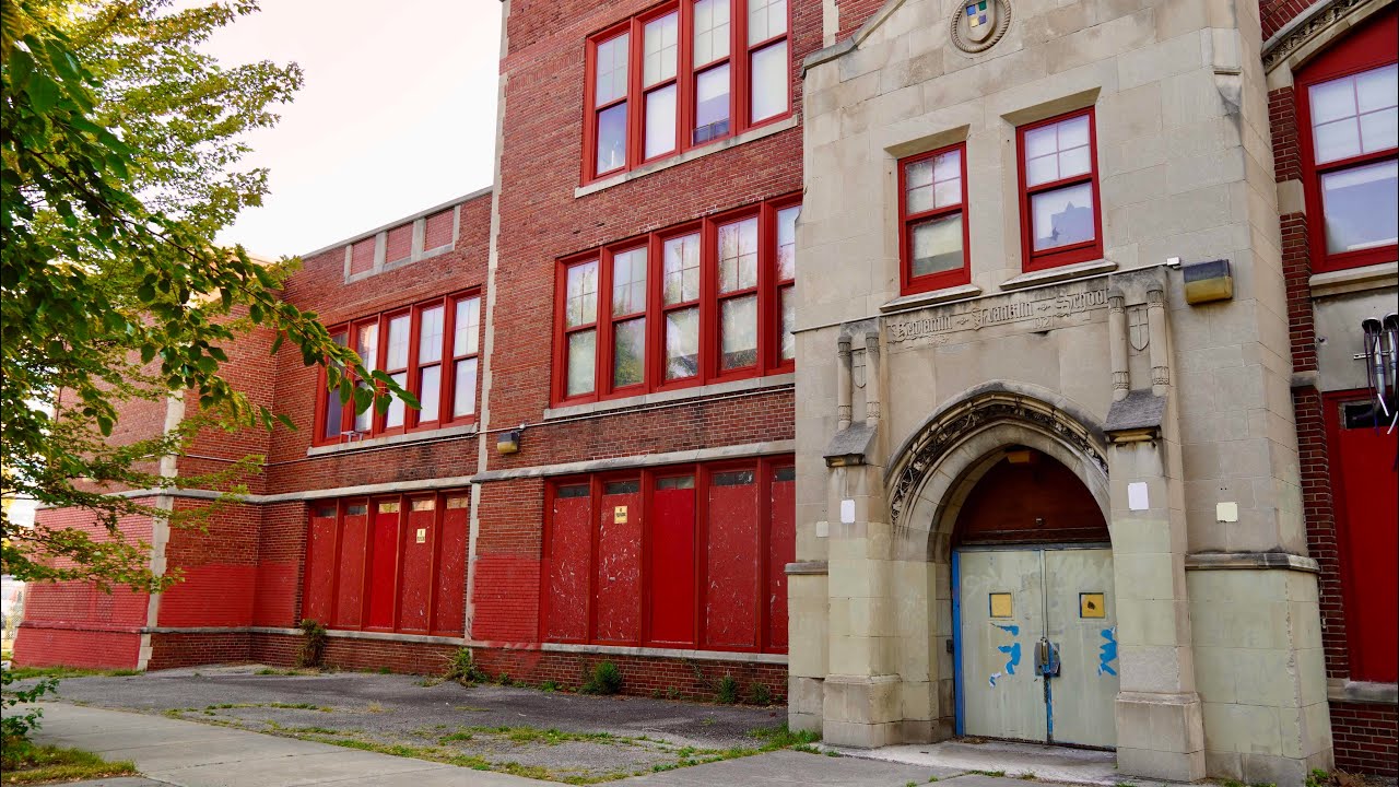 Abandoned elementary school in detroit