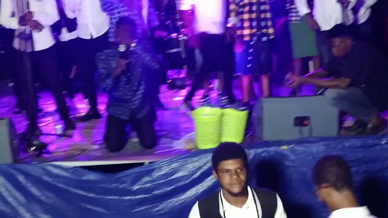 Jonathan grâce live ndesha         la chanson je suis dans mon temps