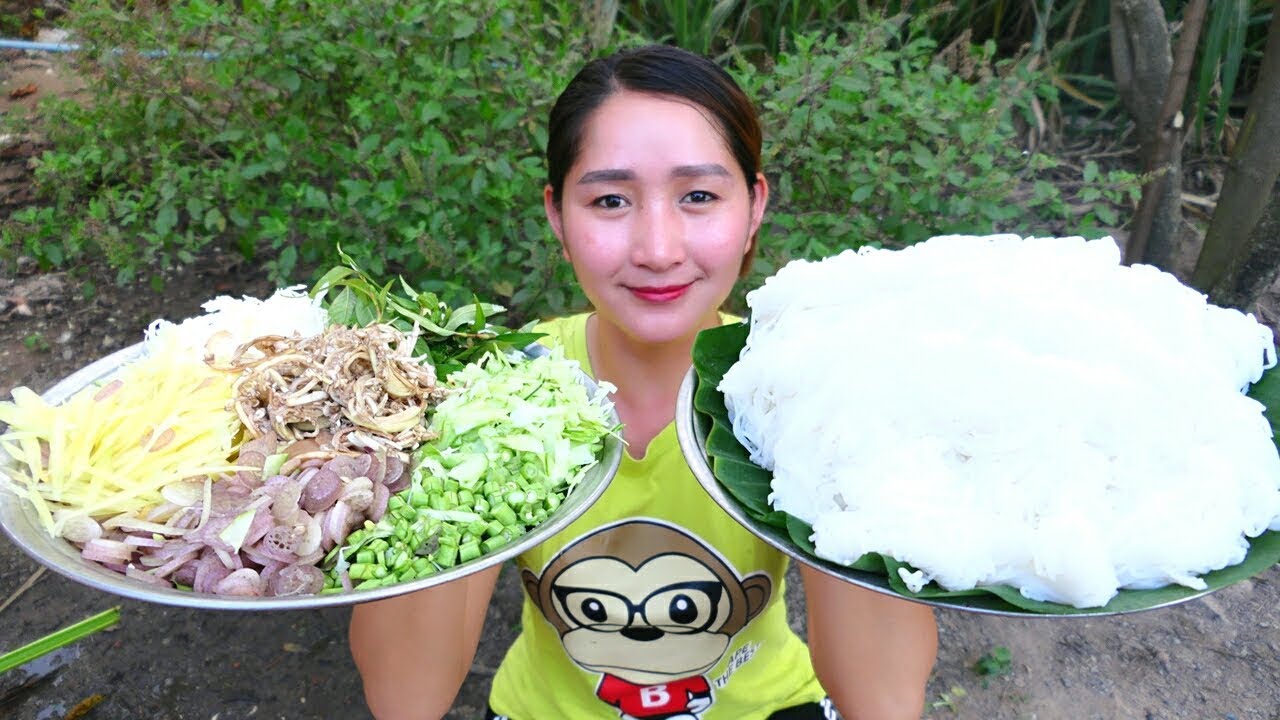Yummy Rice Noodle Cooking Fish Soup - Fish Soup Recipe - Cooking With Sros