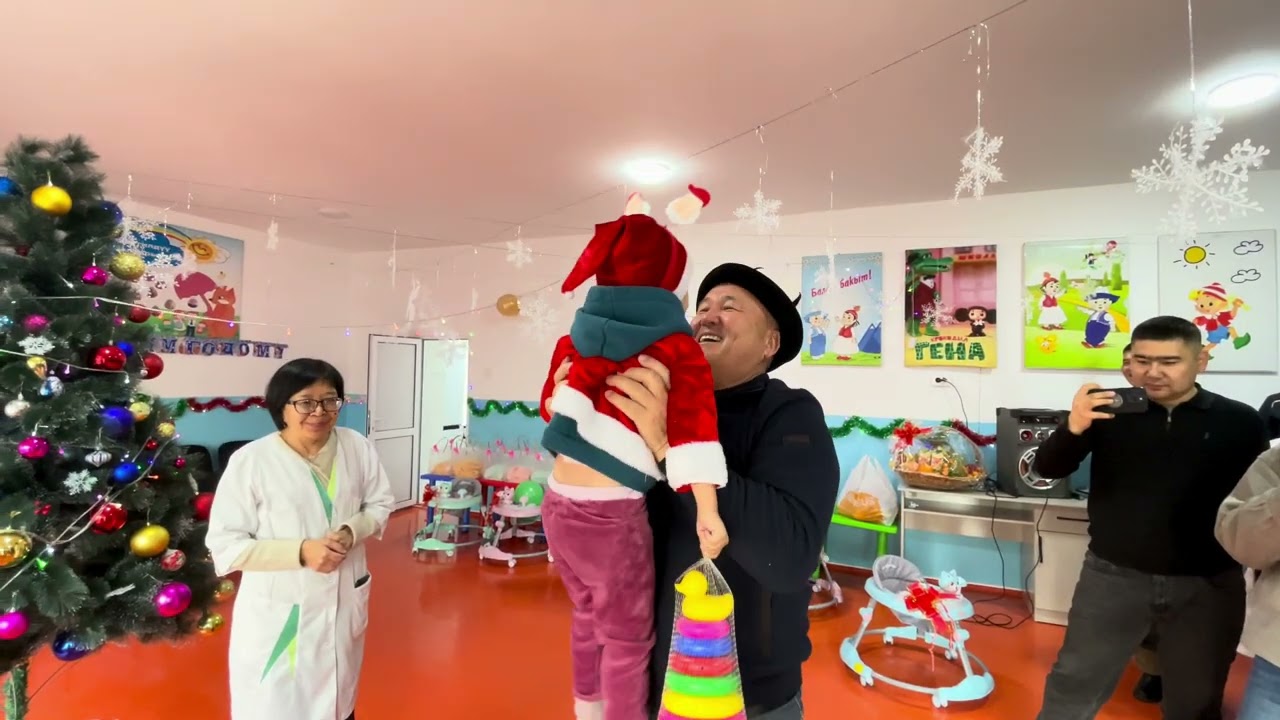 ✅ Мэр балдарды жана үй-бүлөнү реабилитациялоо борборундагы балдардан кабар алды