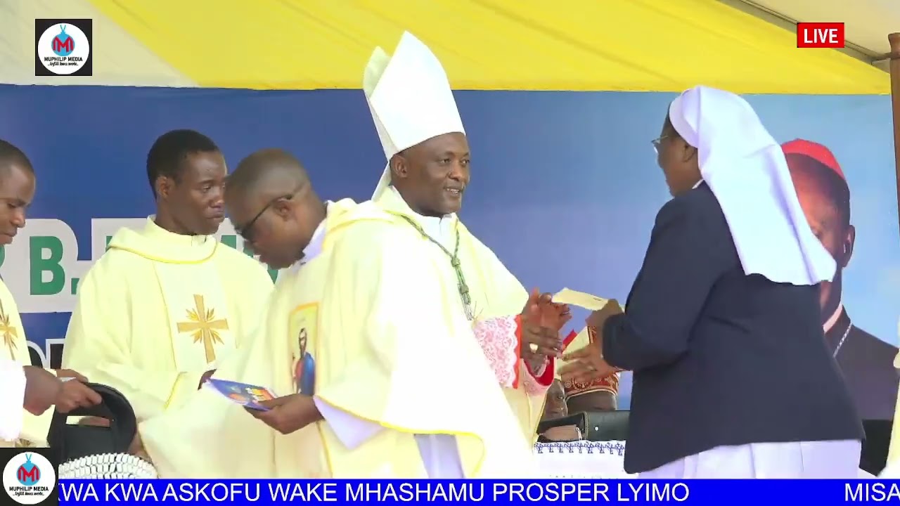 ASKOFU PROSPER LYIMO ALIVYOPONGEZWA NA KUSHIKWA MKONO NA MAASKOFU WOTE