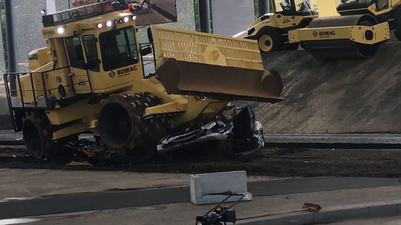 Bomag BC 473 destroyed cars innovation day Bomag
