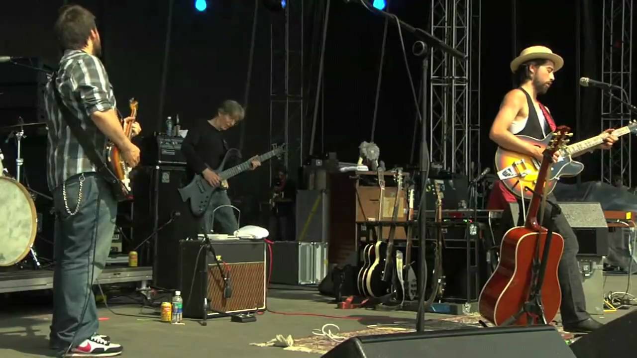 Jackie Greene performs 'New Speedway Boogie'