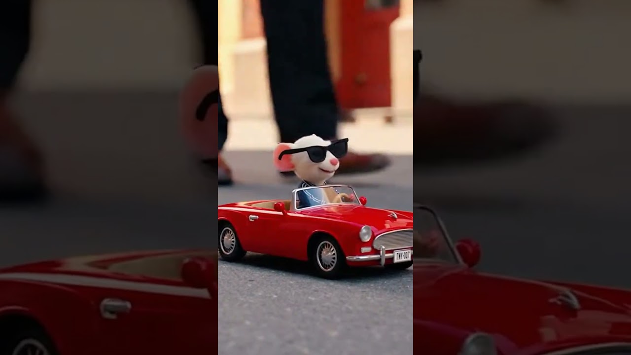CUTE Mouse driving the fancy car 
