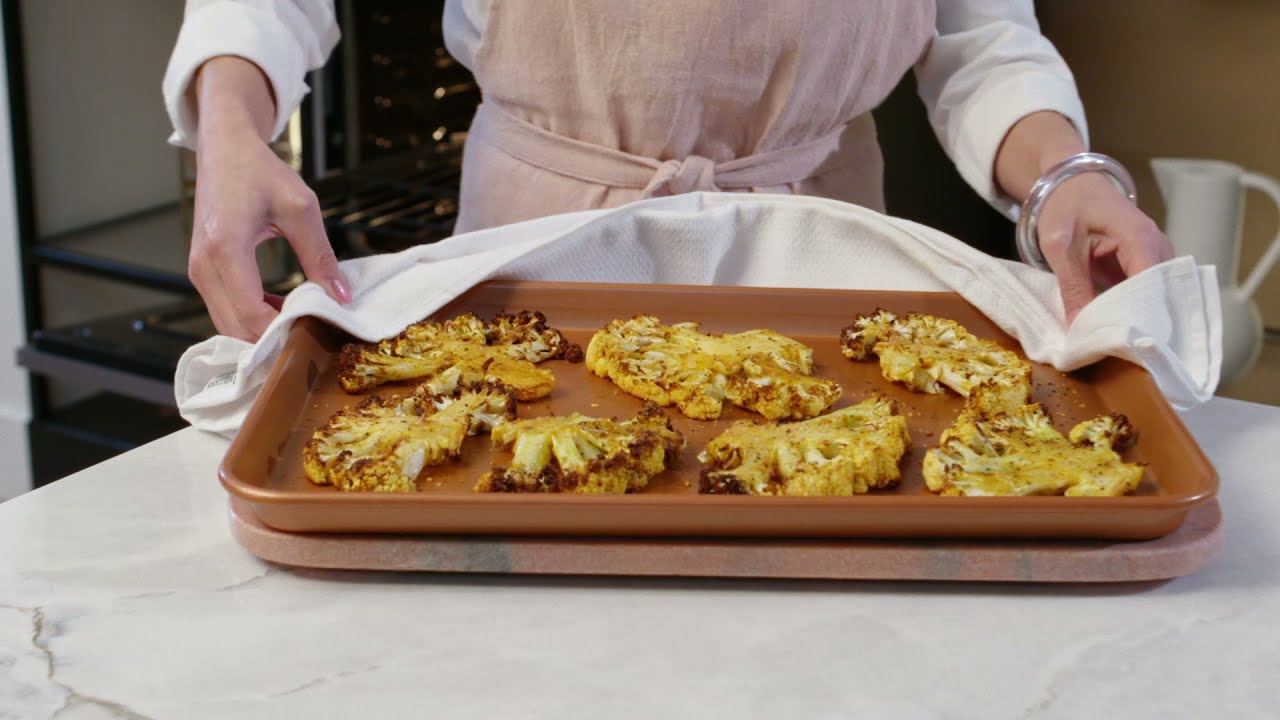 Caf&eacute; Modern Glass Wall Oven with No-Preheat Air Fry