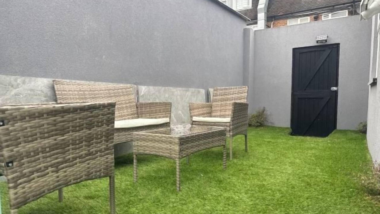 Newly Built Modern Studio House with Free Parking, London | Travel With Kiara