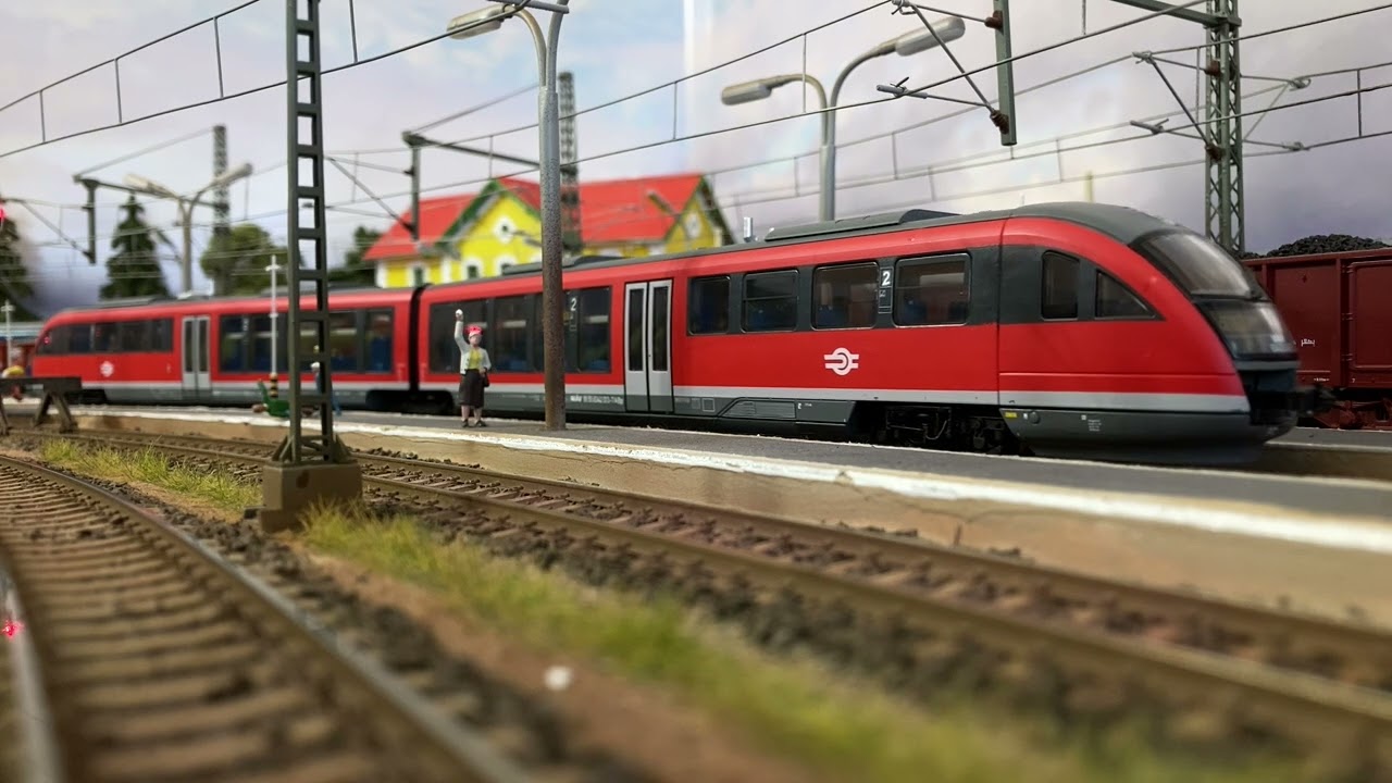 MÁV Desiro érkezik majd indul a Fenyvesváradi állomásról