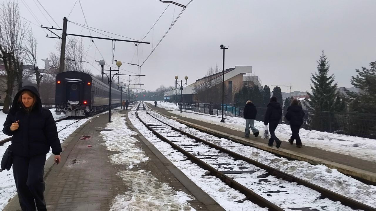 Блекаут у Трускавці 2026, у лютому світло знову вимикають 17 годин на добу, сніг і похолодання