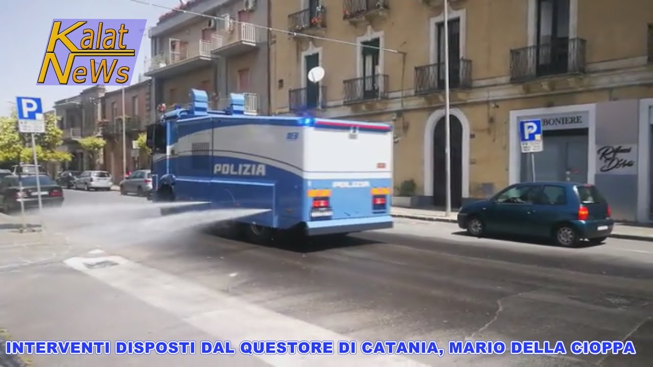 Caltagirone, Fase 3 emergenza Covid-19 idrante polizia di Stato sanifica le strade di Caltagirone
