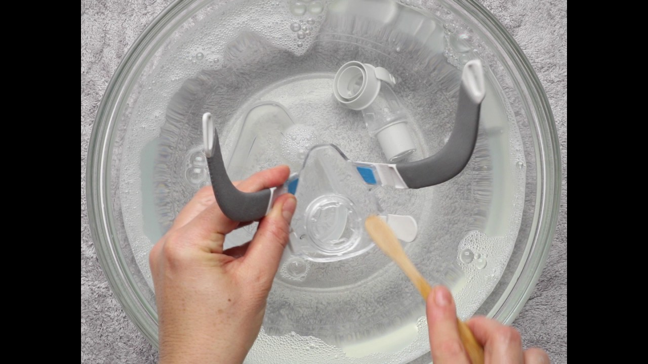 AirFit F20 Full Face mask: How to clean your mask daily