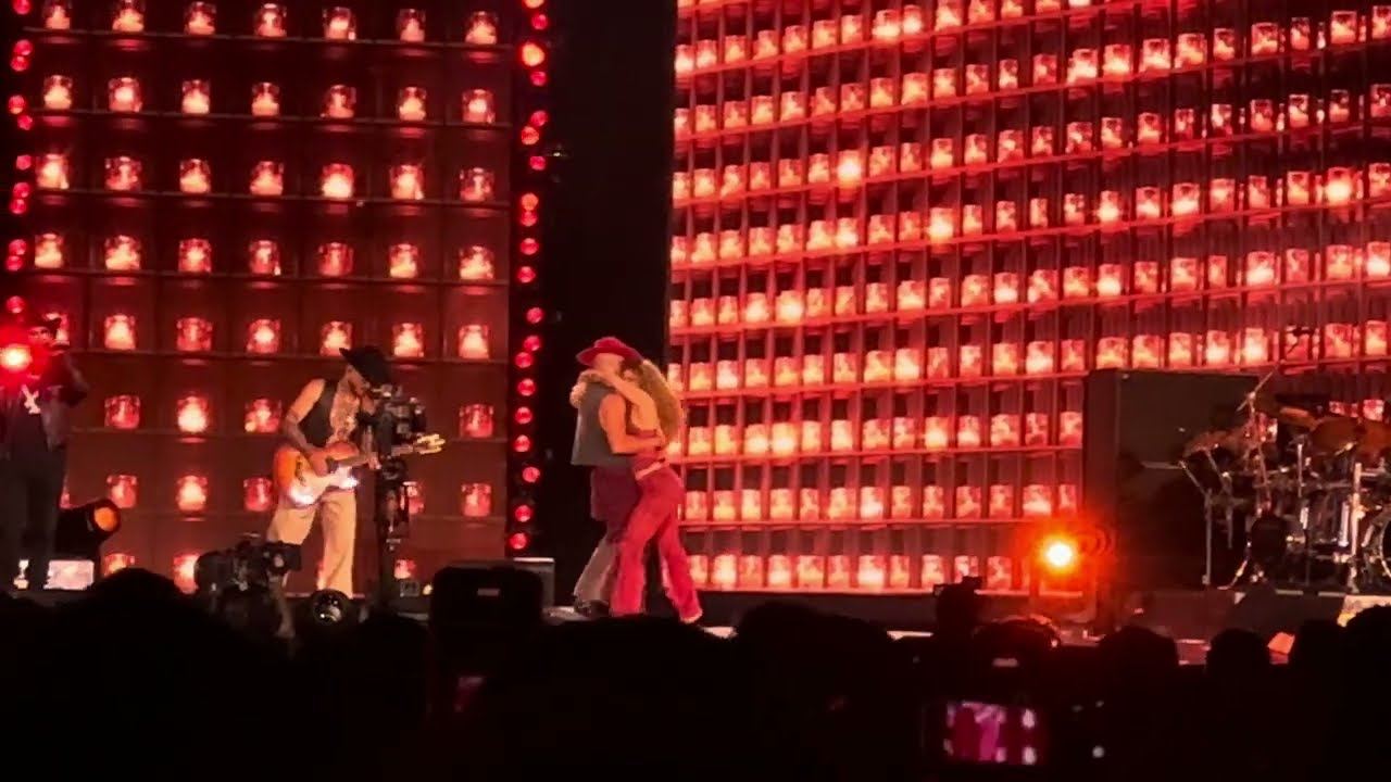 Shakira - (Entre Paréntesis) ft. Grupo Frontera (LMYNL Tour Live CDMX, 3-28-25) (4K HDR, HQ AUDIO)