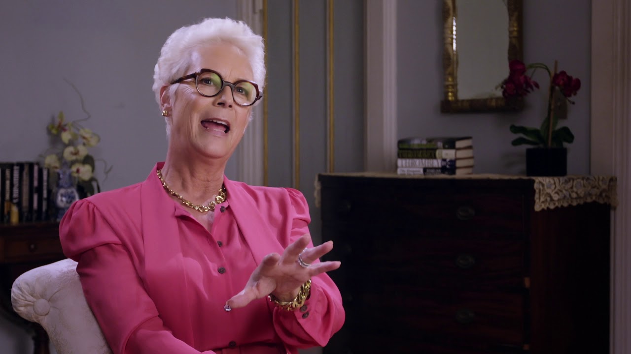 Knives Out - Itw Jamie Lee Curtis (official video)