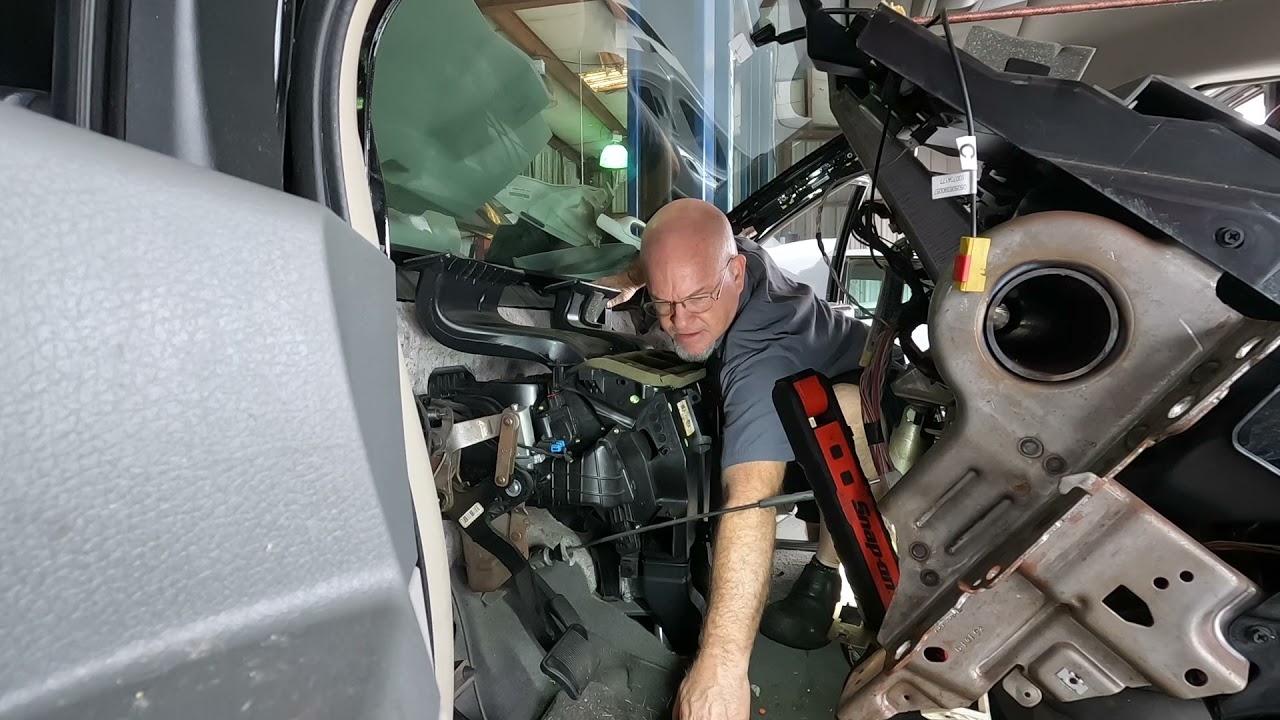 CHRYSLER TOWN & COUNTRY EVAPORATOR REPAIR, DASH REMOVAL, AUTO REPAIR, CARAVAN, ROUTAN...
