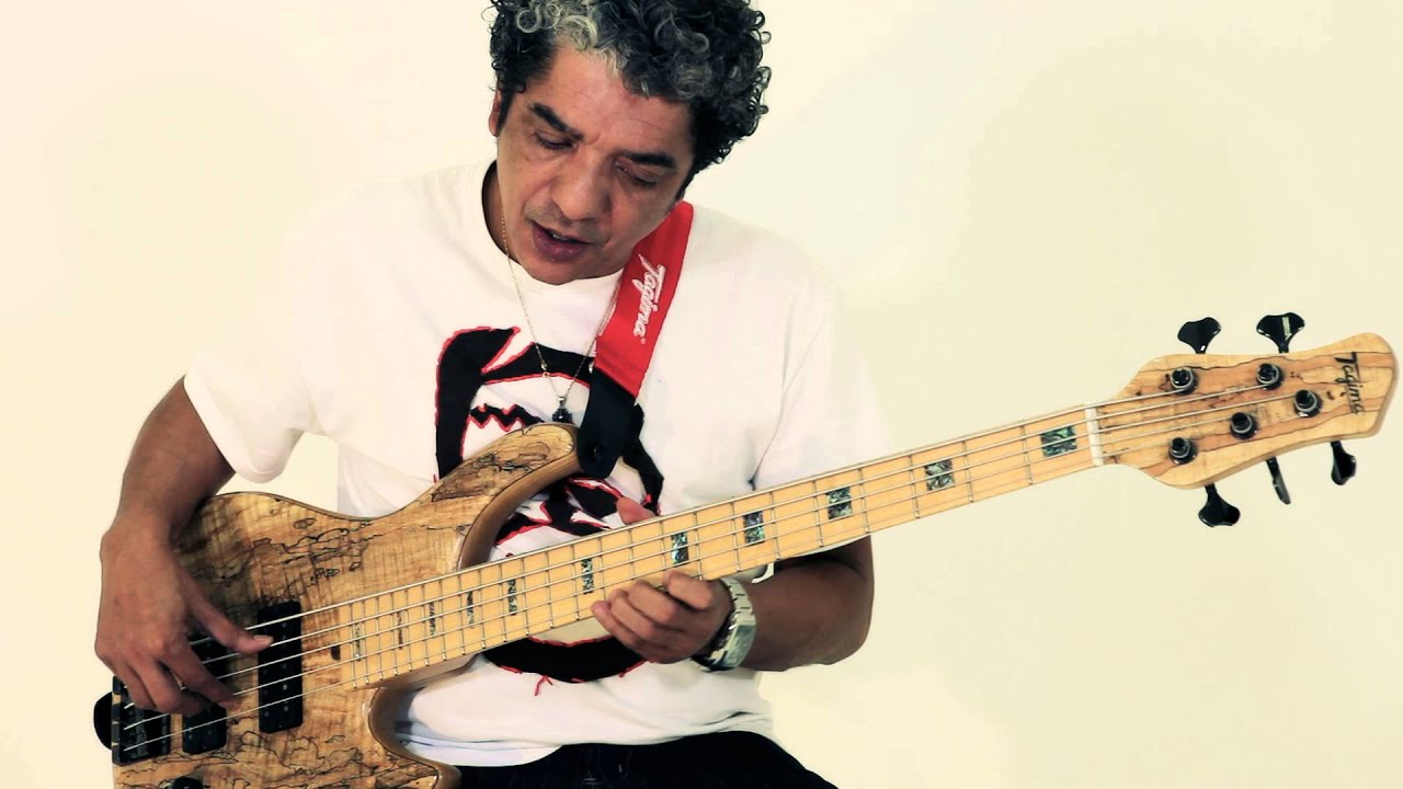 Arthur Maia fala sobre seus 10 anos de Tagima