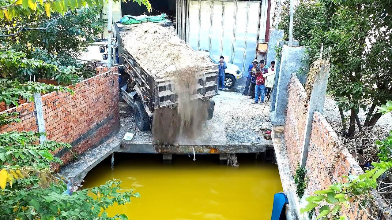 Completed the work of filling the flooded areas with tall grass and muddy water