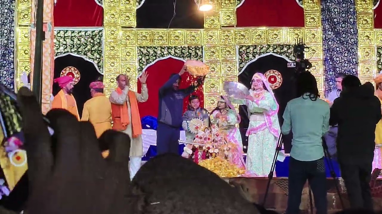 मुसाफा ग्राम में भोलेनाथ स्वामी मंदिर में फूलों की होली 