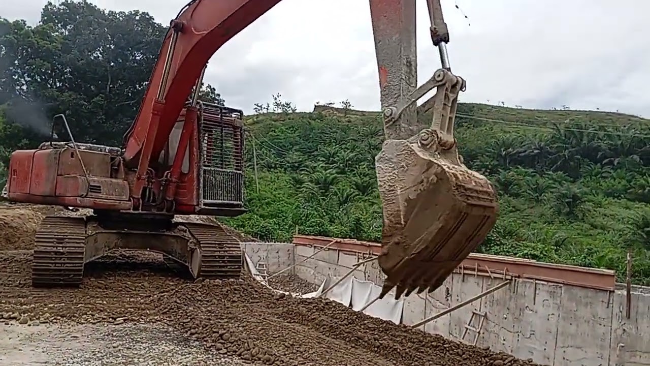 Mulailah penimbunan bagian jalan yang longsor