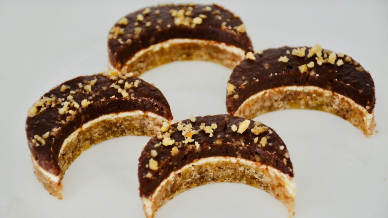 PREDIVNI POLUMJESECI SA ORASIMA ( CHOCOLATE-WALNUT CAKE)