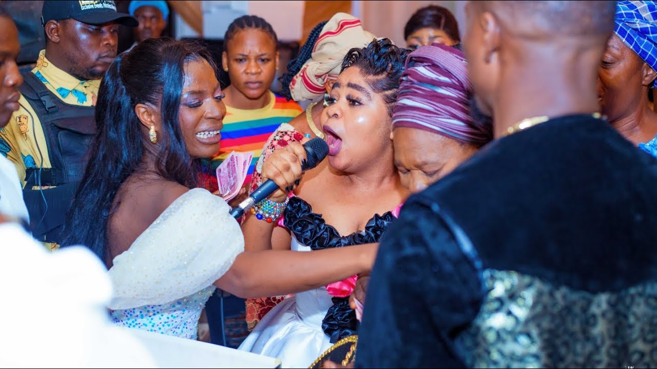 OYINLOMO DIAMOND live at Adeshola'25 #weddingparty #liveperformance #liveband #musician #music