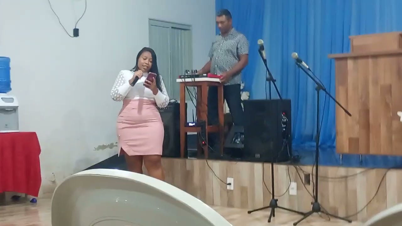 Evelyn adorando ao senhor... Mimoso Goiás 